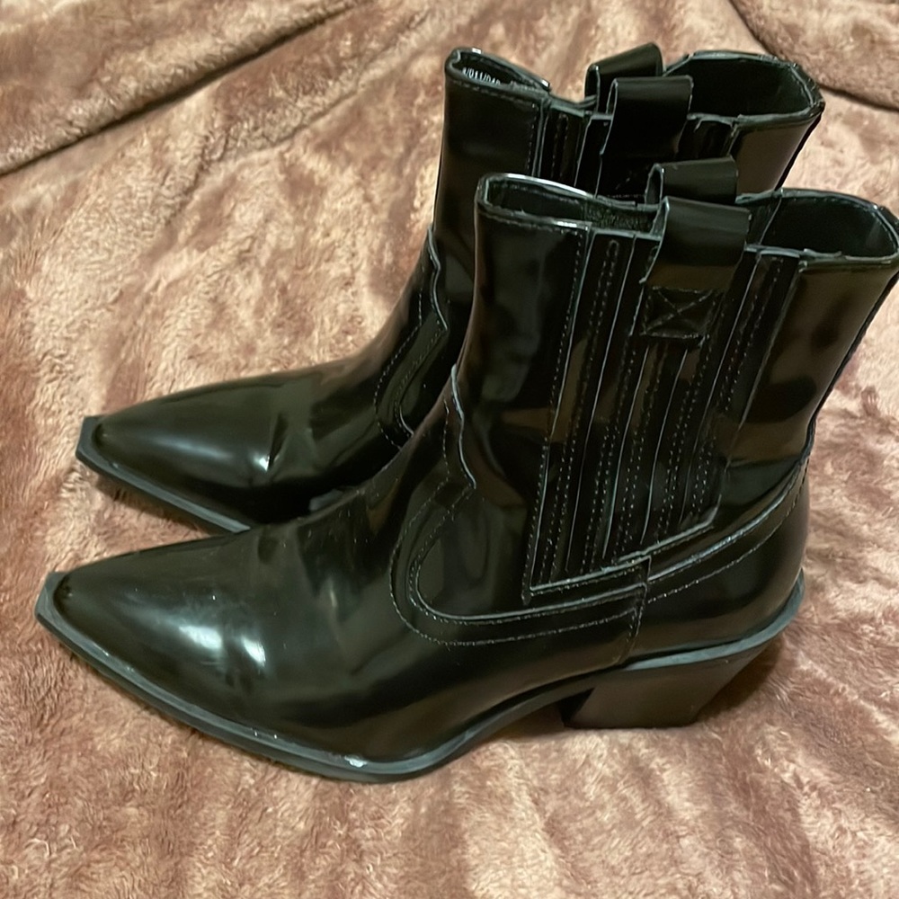 PULL&BEAR
High Heeled Patent Western Chelsea Boots - Black